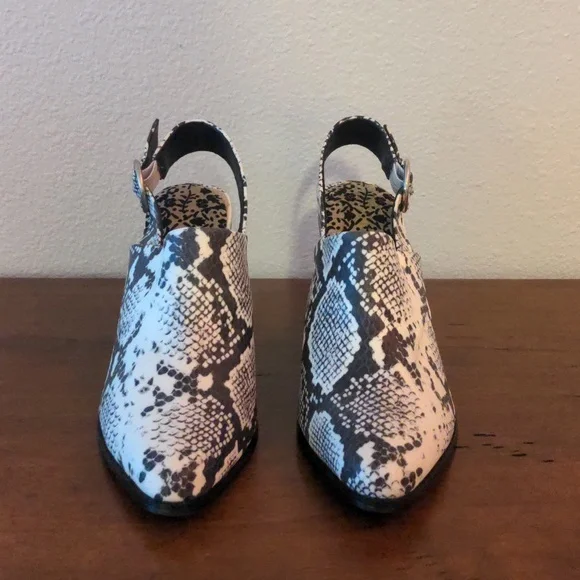 Justfab 'Dion' snake print chunk heel booties - Picture 3 of 6